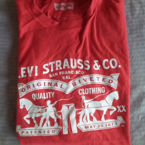 Levi's graphic Tee - Picture 2 of 7